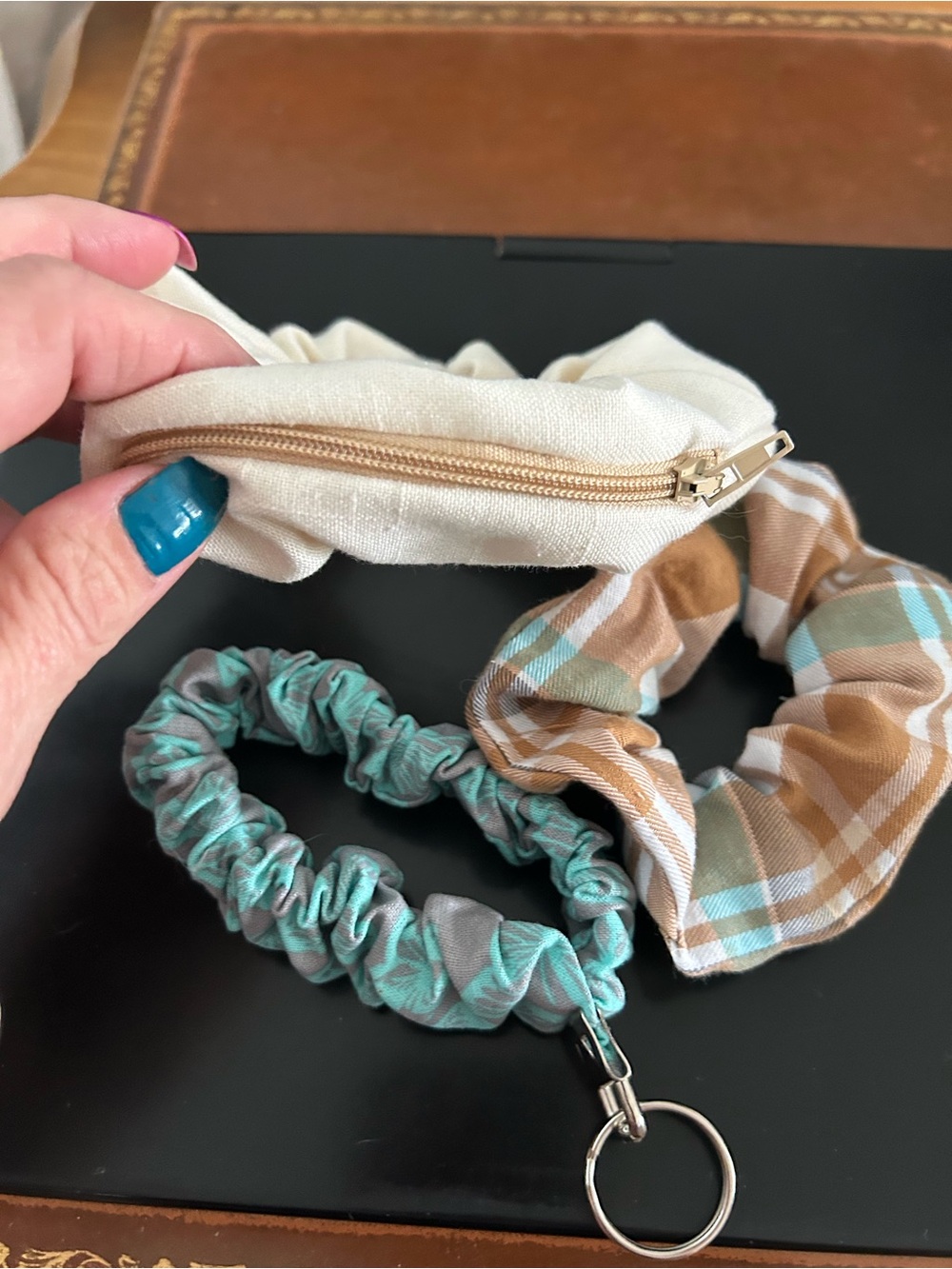 Scrunchie  , wristlet 
Set with Cream Pouch